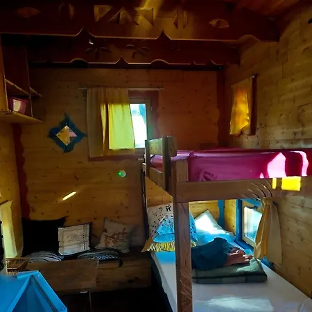 Camping Mange Tes Roulottes Sousceyrac